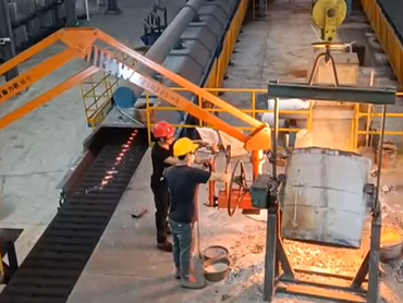 Magna tal-ikkastjar tal-metall sħun li tiwi d-driegħ tal-qawwa qabel it-tagħmir li jferraħ il-forn